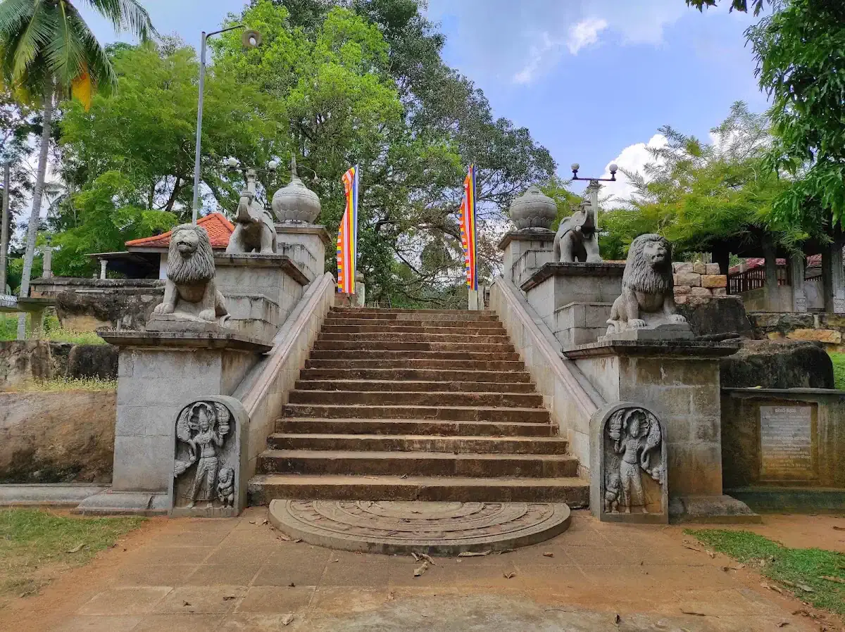 Thumbnail for Dambadeniya Sri Wijayasundaraaraama Raja Maha Viharaya ශ්‍රී විජයසුන්දරාරාම රාජමහා විහාරය